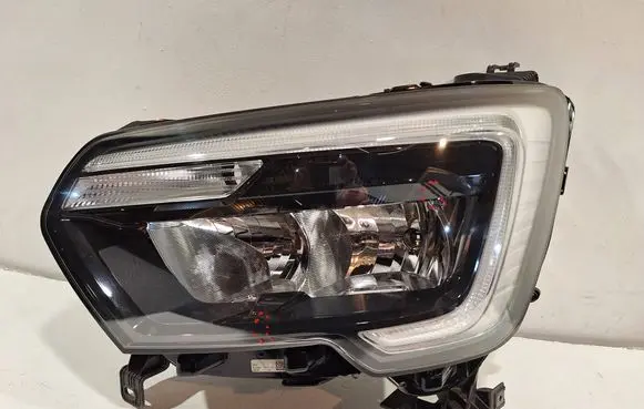 Renault Master III Headlight/headlamp 260607867R