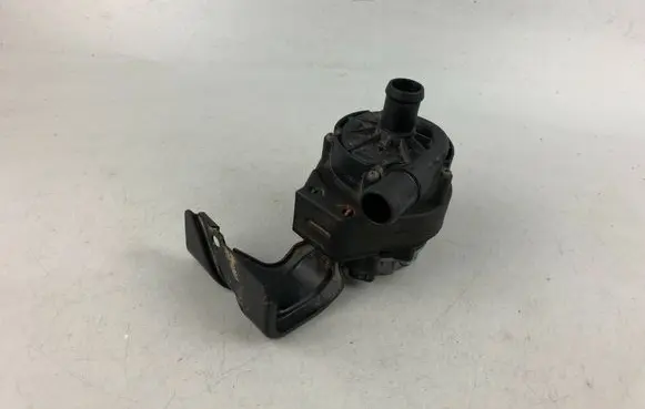 Skoda Superb B8 (3V) Electric auxiliary coolant/water pump 04L965567B 5Q0121093FC