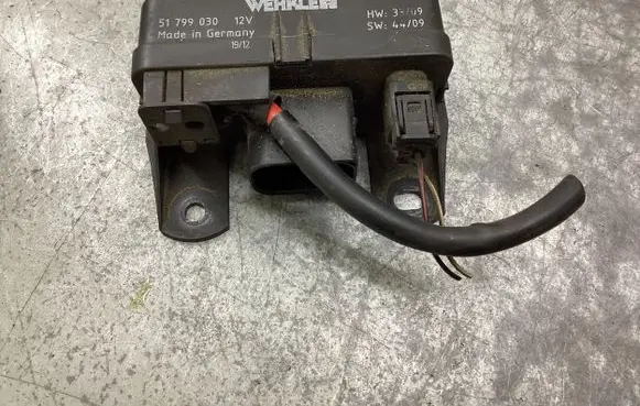 Mercedes-Benz C W203 Glow plug pre-heat relay 51799030