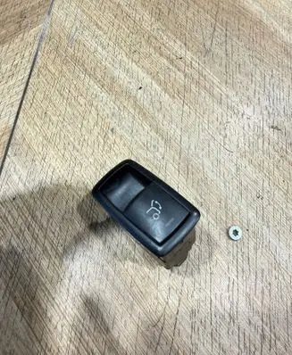 Mercedes-Benz GL X164 Tailgate opening switch A2518201210 03127150 67925