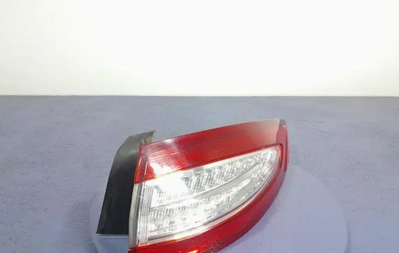 Ford Mondeo MK I Rear/tail lights DS73-13404-JF