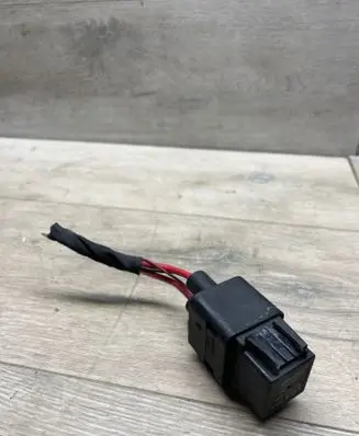 Volkswagen PASSAT B7 Other relay 3B0951253 V2313610063056 1137