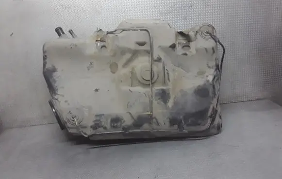 Chrysler Neon II Fuel tank 