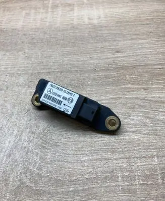 Mercedes-Benz S W220 Airbag deployment crash/impact sensor 2208204426 002946