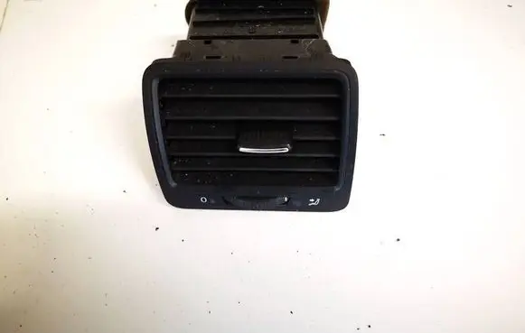 Volkswagen Golf V Dash center air vent grill 1k0819703 1k0819709