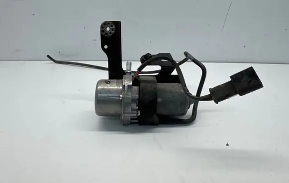 BMW 3 G20 G21 Vacuum pump 6880628