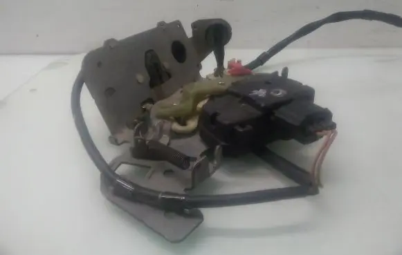 Chrysler Voyager Rear door lock 25000282