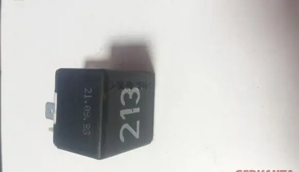 Volkswagen PASSAT B5 Other relay 443951253J