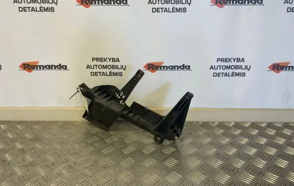 BMW X3 E83 Headlight/headlamp mounting bracket 1301073025
