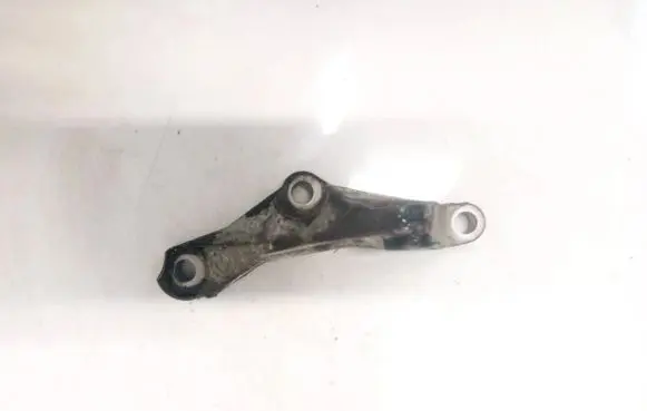 Engine mounting bracket