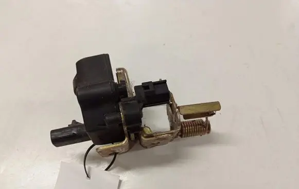 Jeep Cherokee Tailgate window lock/catch/latch 