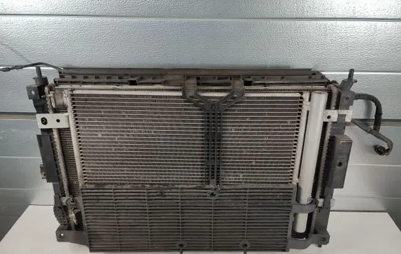 Citroen C4 II Picasso Radiator support slam panel