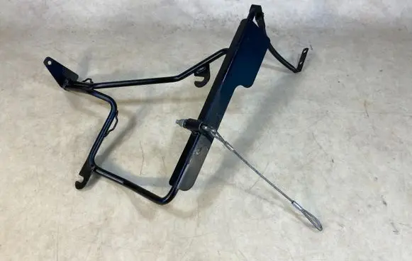 Mercedes-Benz G W461 W463 1st Gen Intercooler pipe mounting bracket A4638300314