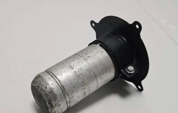 BMW 7 E38 Air conditioning (A/C) air dryer 8379994