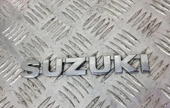 Suzuki Grand Vitara II Manufacturers badge/model letters 