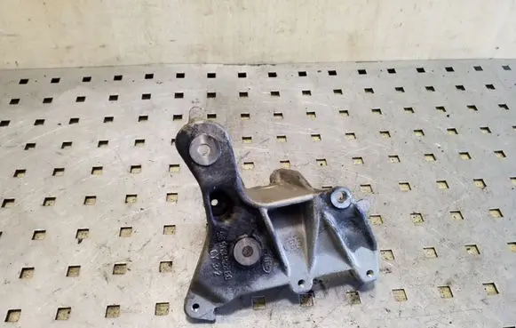 Peugeot 307 Power steering pump mounting bracket 9656392880