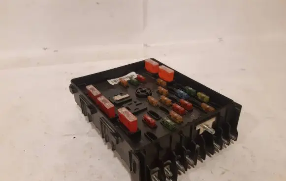 Volkswagen PASSAT B6 Fuse box set 3C0937125 63592777