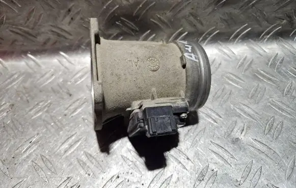 Audi A4 S4 B5 8D Mass air flow meter 037906461B AFH6010A