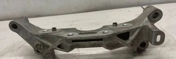 Opel Grandland X Engine mounting bracket 9813582980