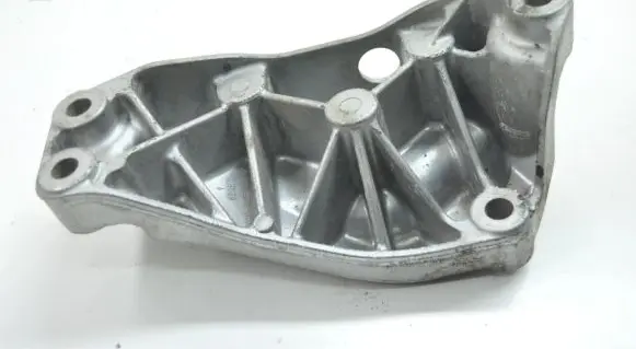 Volkswagen Tiguan Engine mounting bracket 3C0199117J