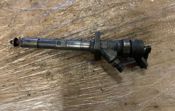 Peugeot 607 Fuel injector 9637277980