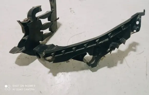 Audi A4 S4 B8 8K Headlight/headlamp mounting bracket 8K0805607C WK72 2002837