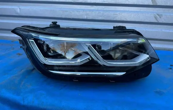 Volkswagen Tiguan Headlight/headlamp 5NB941082C