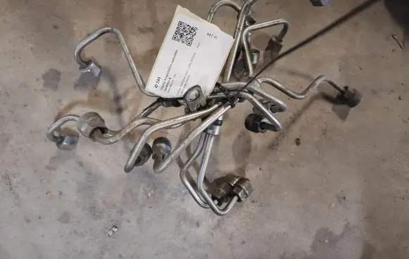 Volvo S60 Fuel injector supply line/pipe 