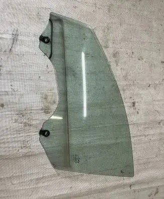 Renault Latitude (L70) Front door window glass four-door