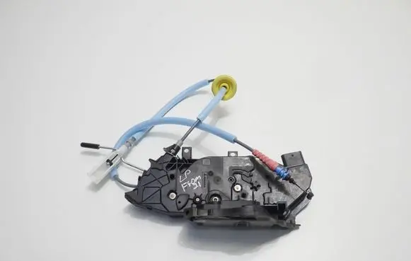 BMW 1 F40 Front door lock 7956149