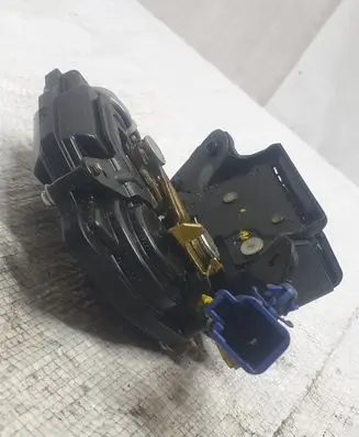 Toyota Avensis T250 Loading door lock 