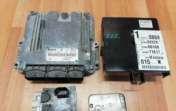 Renault Espace - Grand espace IV Engine control unit/module ECU 0281013505 8200666513 8200520036