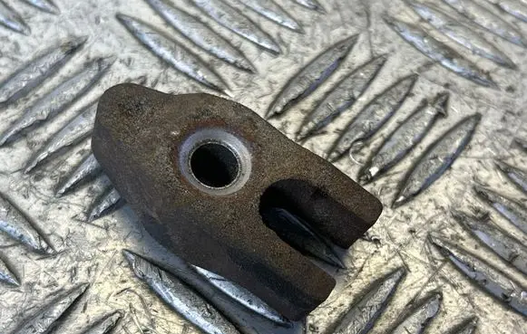 Toyota Yaris Fuel Injector clamp holder 