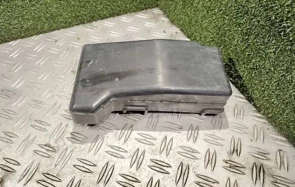 Mitsubishi Pajero Fuse box cover MR459985 YA11719