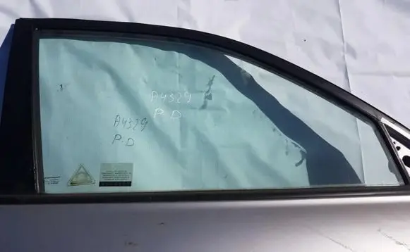 Hyundai Tucson JM Front door window glass four-door