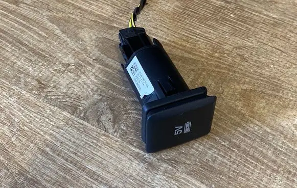 Jaguar E-Pace USB socket connector JPLA19010CA XBGT3