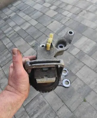 Renault Scenic IV - Grand scenic IV Engine mount vacuum valve 112115008R