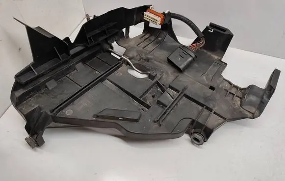 Volkswagen Touareg I Headlight/headlamp mounting bracket 
