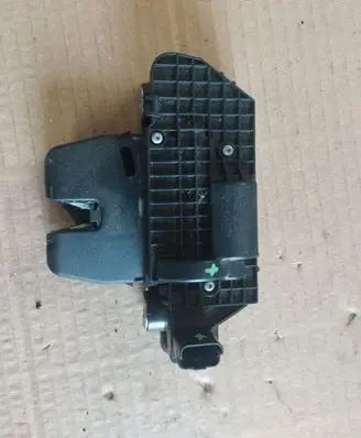 Peugeot 2008 I Tailgate/trunk/boot lock/catch/latch 9151487499