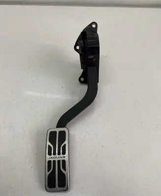 Accelerator throttle pedal