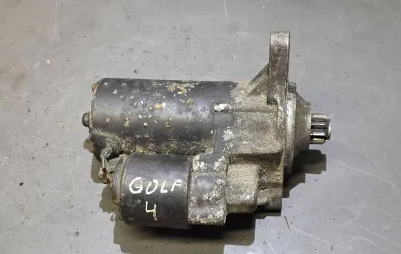 Volkswagen Golf IV Starter motor 020911023F
