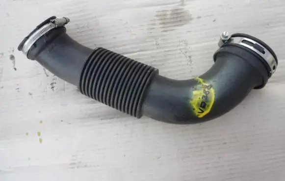 Ford Focus Air intake hose/pipe CV6190623AC VD388
