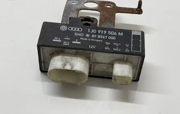 Volkswagen Polo V 6R Coolant fan relay 1J0919506M 898967000