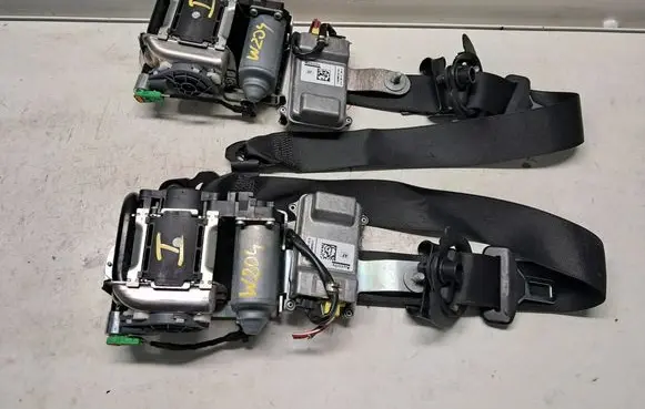 Mercedes-Benz C AMG W204 Front seatbelt A2048606785 A2048606885