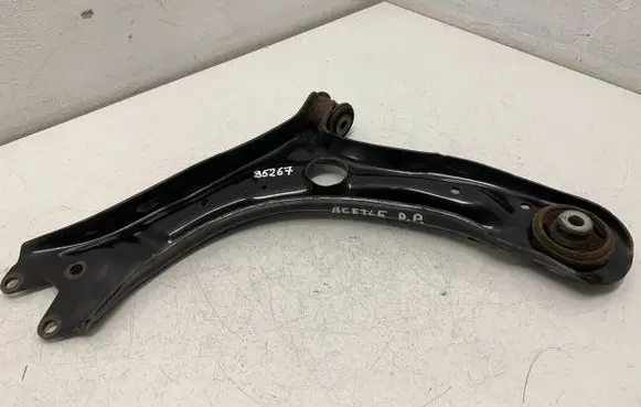 Volkswagen Beetle A5 Front lower control arm/wishbone 561407152C