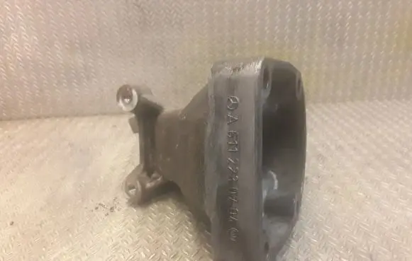 Mercedes-Benz C W203 Engine mounting bracket 6112230704