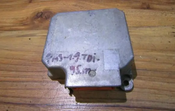 Volkswagen PASSAT B4 Airbag control unit/module nenusaytas
