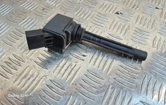 Volkswagen Golf VII High voltage ignition coil 06J905110K