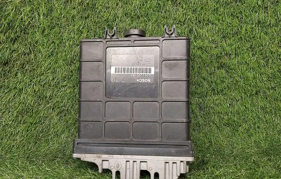 Volkswagen Golf III Engine control unit/module ECU 1H0907311H 0261200784
