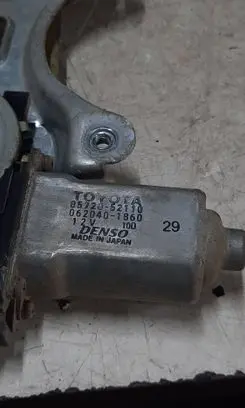Toyota Corolla Verso E121 Front window lifting mechanism without motor 857205210 0620401860